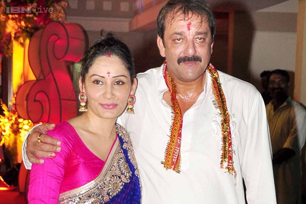 Sanjay Dutt celebrates 'Karwa Chauth' with wife Manyata