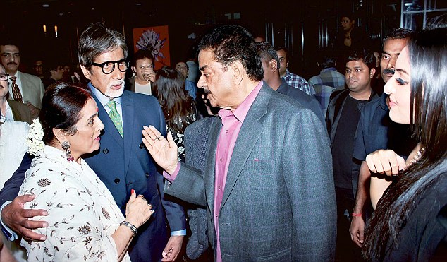 Amitabh Bachchans special appearance at Shatrughan Sinhas birthday