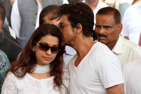 Shah Rukh Khan at Bobby chawla's funeral