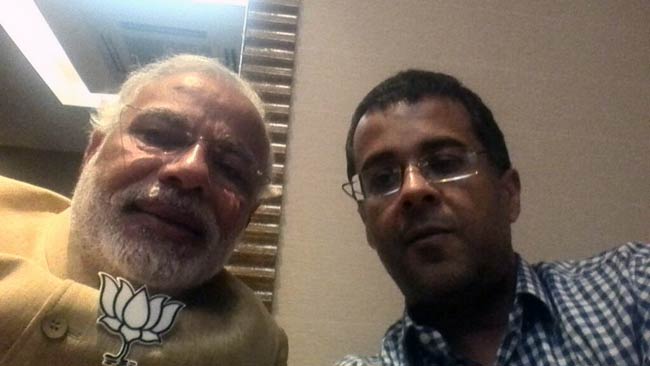 Narendra Modi selfie with Chetan Bhagat