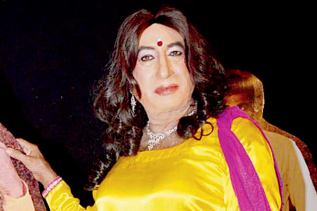 Shakti Kapoor dons a Female Avatar