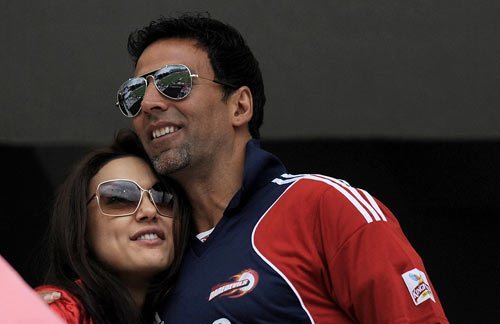 Akshay Kumar bonds with Preity Zinta