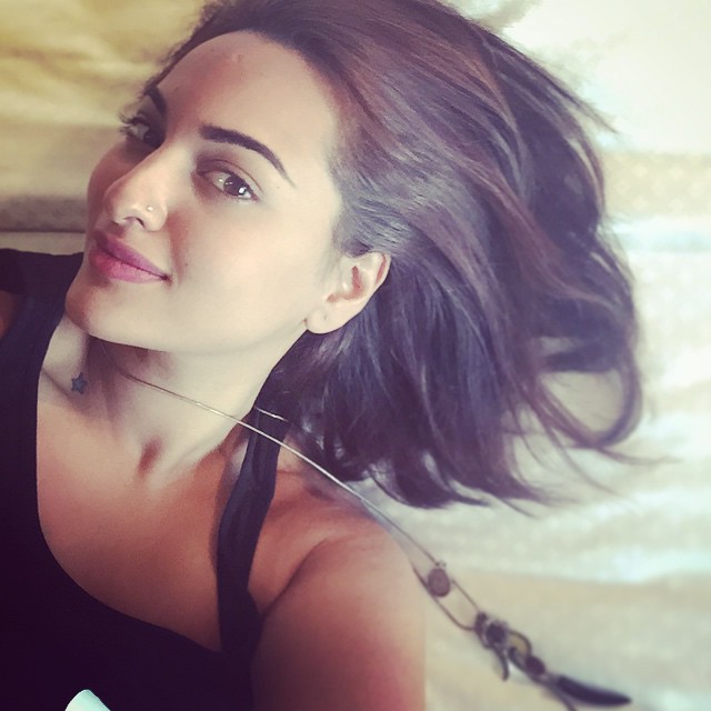 Sonakshi Sinha selfie in bed