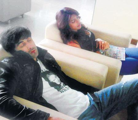 Priyanka Chopra - Ranbir Kapoor sleeping on set