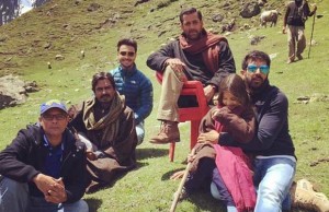 Salman Khan poses with special Kashmiri friends