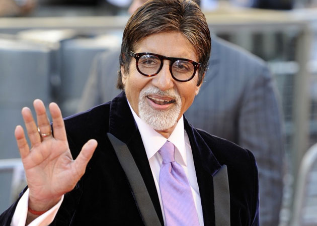 Amitabh Bachchan waves to fans