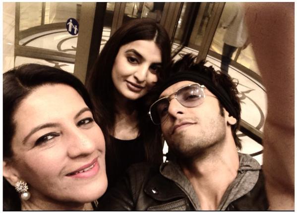 Ranveer Singh with Ritika Singh clicked selfie