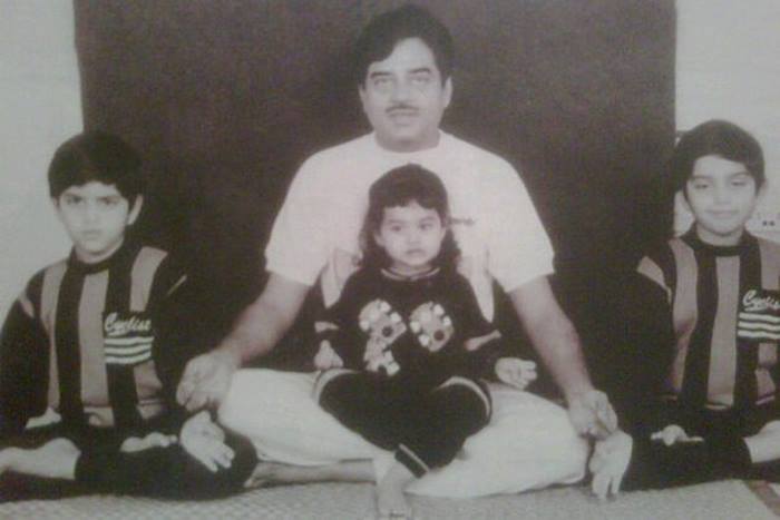 Sonakshi Sinha family picture