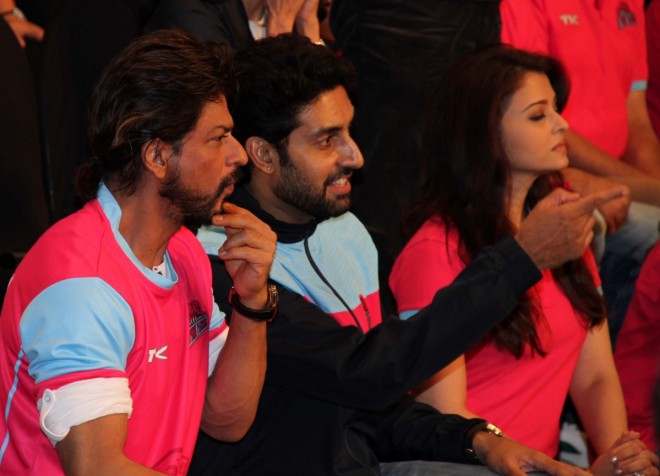 Shahrukh Khan Abhishek Bachchan at a game