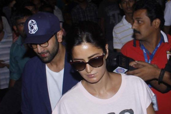 Katrina Kaif & Ranbir Kapoor at airport