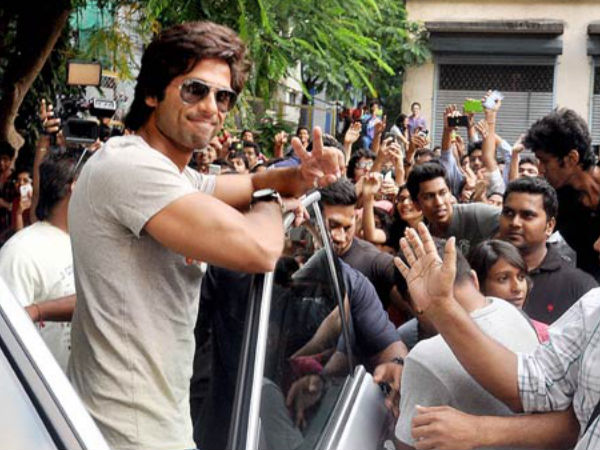 Shahid Kapoor with fans