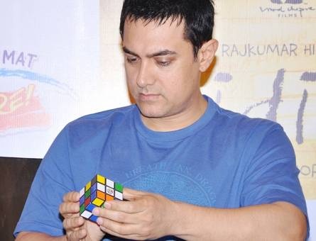 Aamir Khan solving Rubik’s Cube