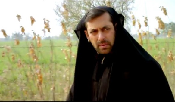 Salman Khan dressed in a burqa for Bajrangi Bhaijaan