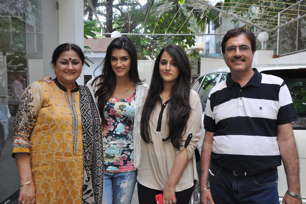 Kriti Sanon with family