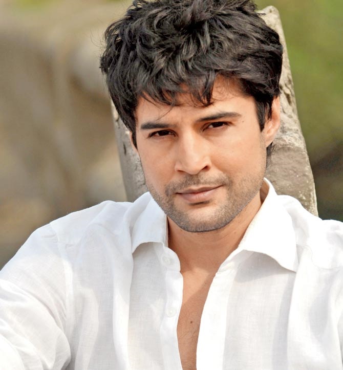 Rajeev Khandelwal army background