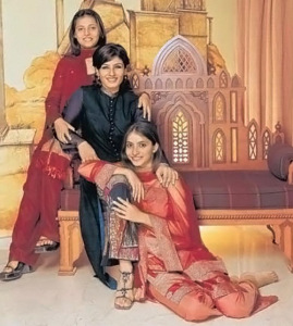 Raveena Tandon with Pooja and Chhaya