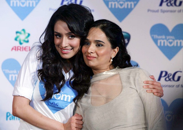 Shraddha Kapoor with her mom