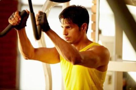 Siddharth Malhotra working out in gym