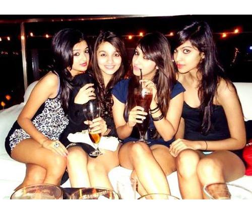 Alia Bhatt with her friends