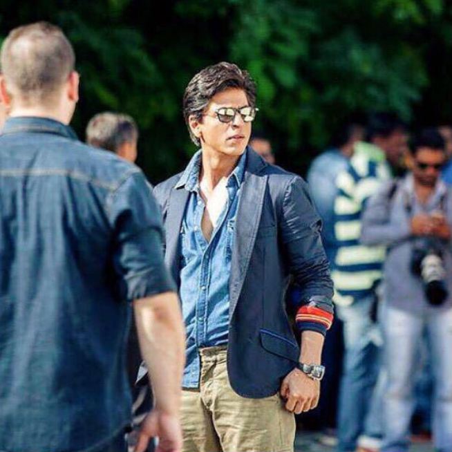 Shah Rukh Khan from Dilwale Sets