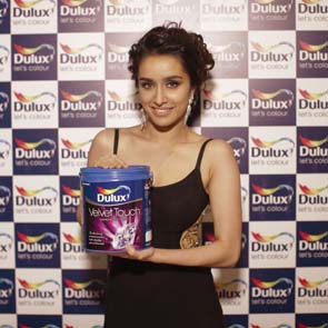 Shraddha Kapoor endorsing dulux paints