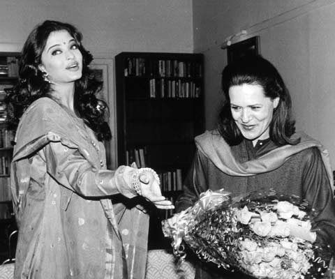 Aishwarya Rai with Sonia Gandhi