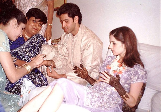 Rare picture of Hrithik Roshan and Sussane Roshan during their mehendi function.