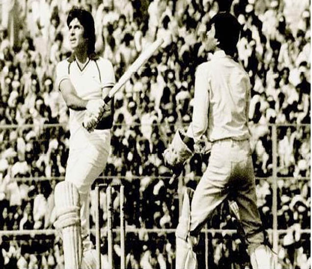 Rare picture of Amitabh Bachchan playing cricket.