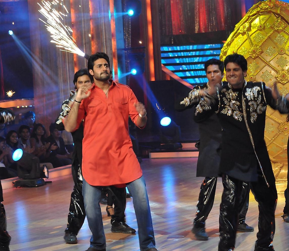 Abhishek Bachchan we think cannot dance