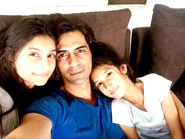 Arjun Rampal with daughters