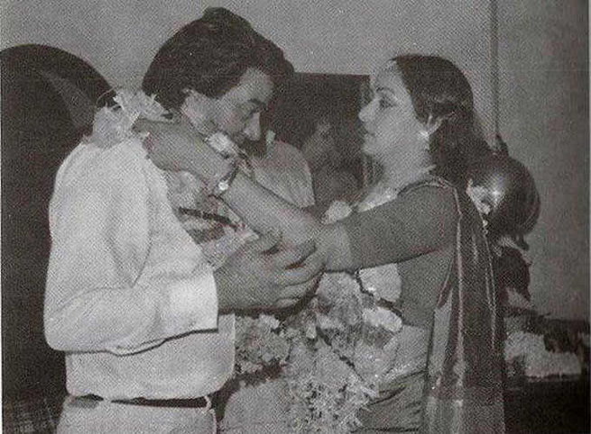 Dharmendra and Hema malini tying the knot