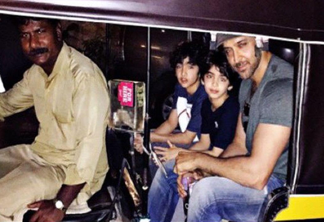 Hrithik Roshan with kids in auto