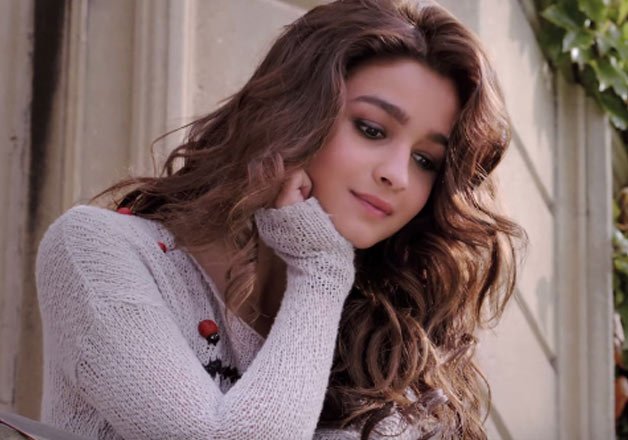 Alia Bhatt never makes the first move with guys