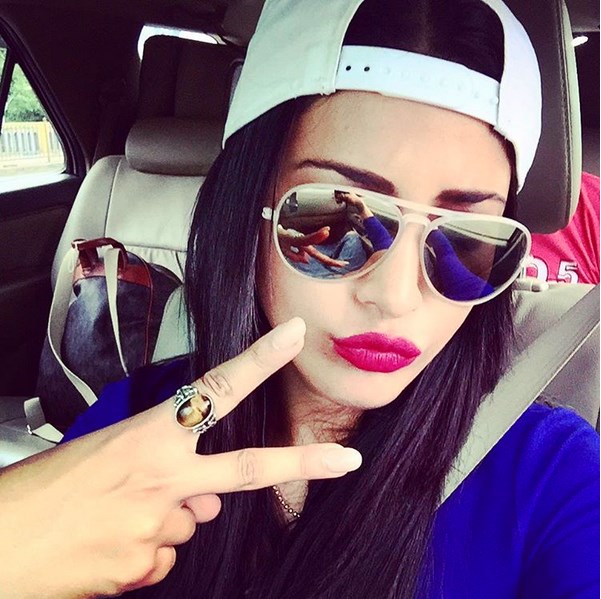 Shruti Hassan's car selfie.