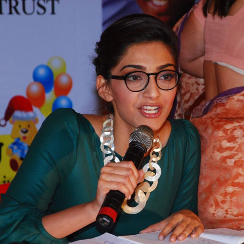 Sonam Kapoor rocking nerd glasses trend