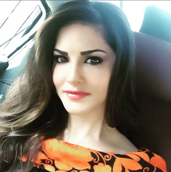 Sunny Leone's car selfie.