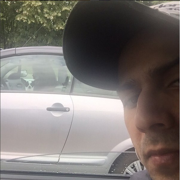 Varun Dhawan's car selfie.