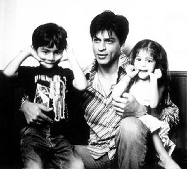Aryan Khan with Father SRK and Suhana