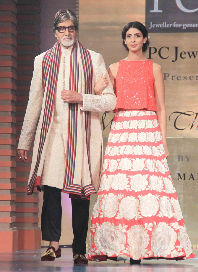 Big B with Shweta walks the ramp for charity in the designer outfits by ace designer Manish Malhotra.