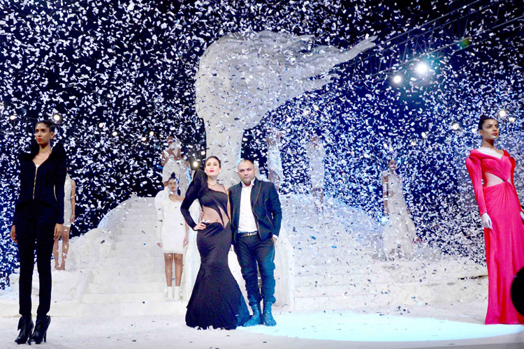 Kareena Kapoor with Gaurav Gupta at LFW finale