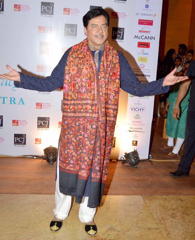 Shatrughan Sinha walks the ramp for charity in the designer outfits by ace designer Manish Malhotra.