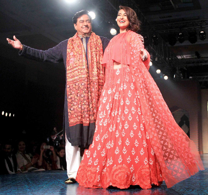 Shatrughan with Sonakshi walks the ramp for charity in the designer outfits by ace designer Manish Malhotra.