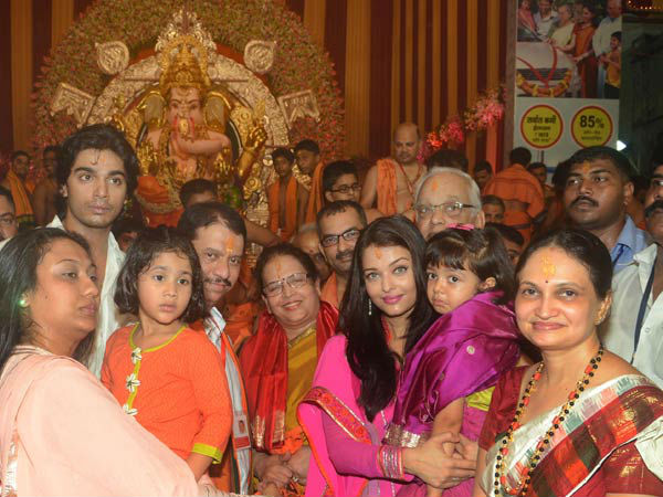 Aishwarya Rai Bachchan seeking blessing on the occasion of 'Ganesh Chaturthi'