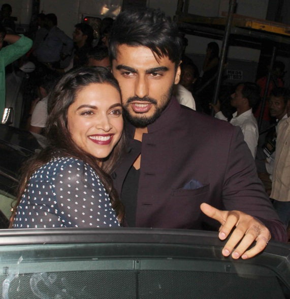 Deepika Padukone - Arjun Kapoor at Suron Ke Rang red carpet