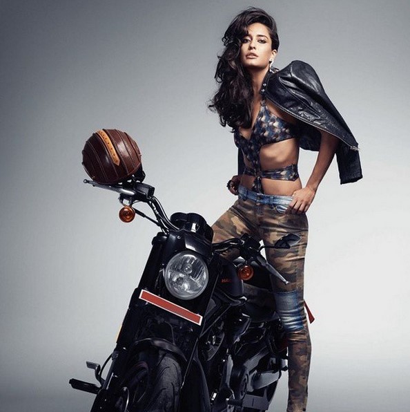 Lisa Haydonon a bike