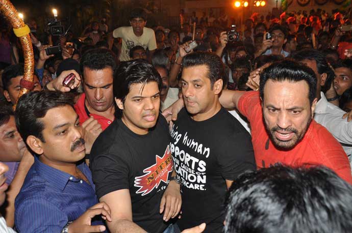 Salman Khan meets fans