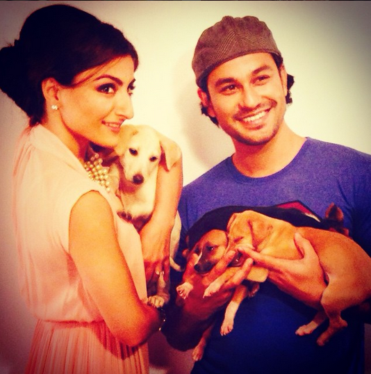 Adorable picture of Kunal Khemu and Soha Ali Khan with pets