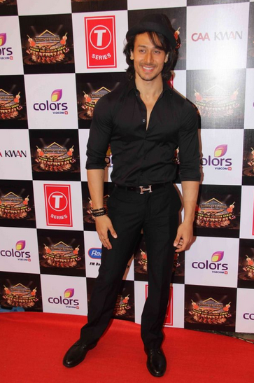 Tiger Shroff at Suron Ke Rang red carpet