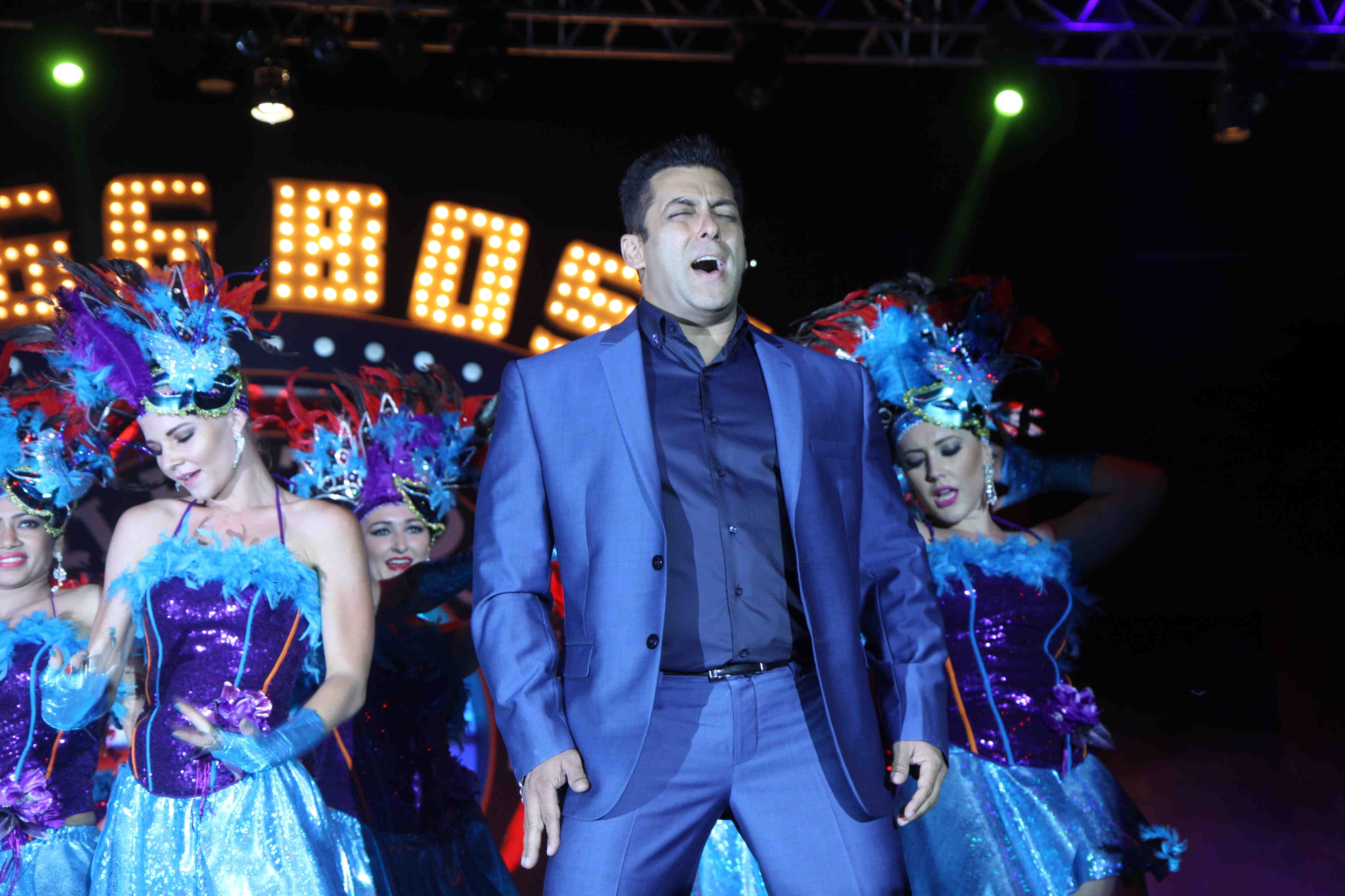 Salman Khan dancing