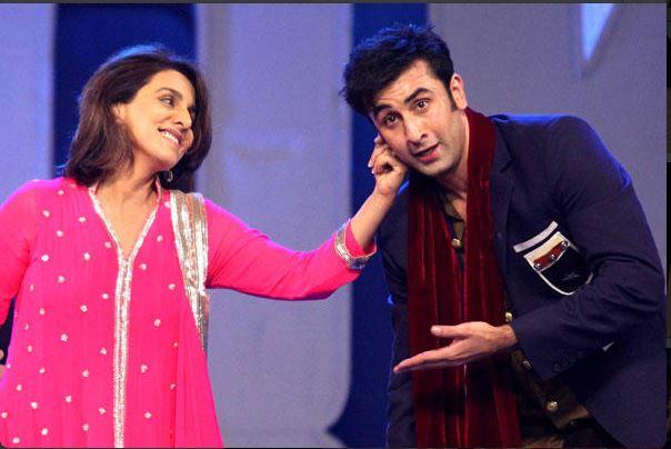 Ranbir Kapoor performing with her mom at Colors Screen Awards